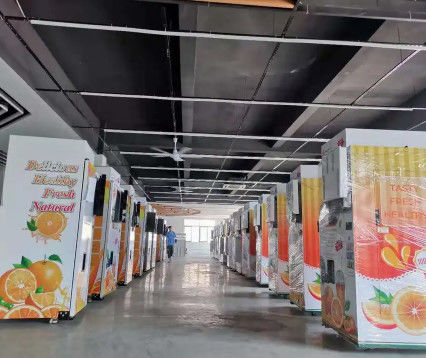 CE Fruit Juice Vending Machine 300W / 2000W Fresh Squeezed Orange Juice Machine